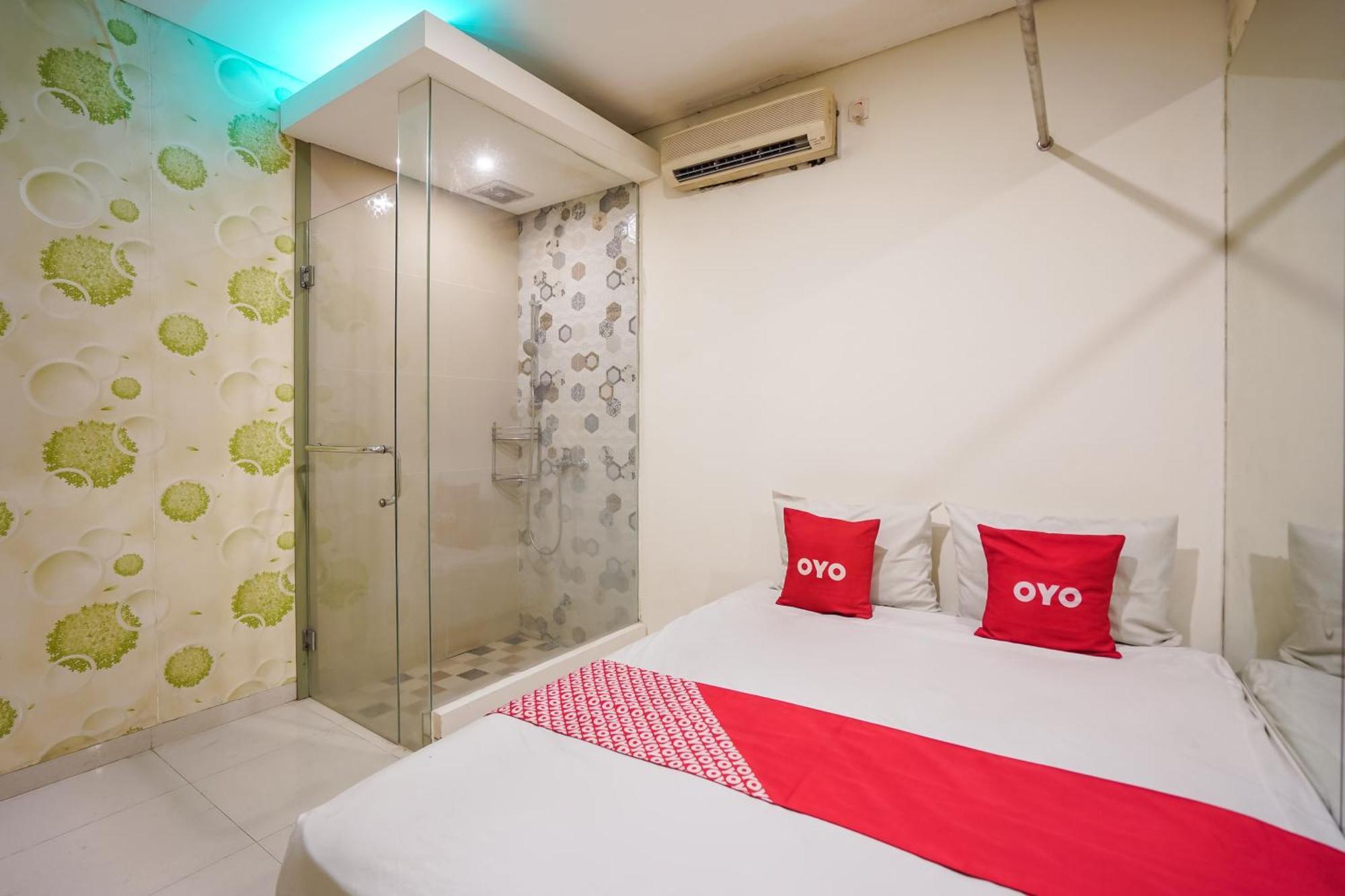 Super Oyo Capital O 92633 Spring Hotel Gubeng Surabaya Exterior foto