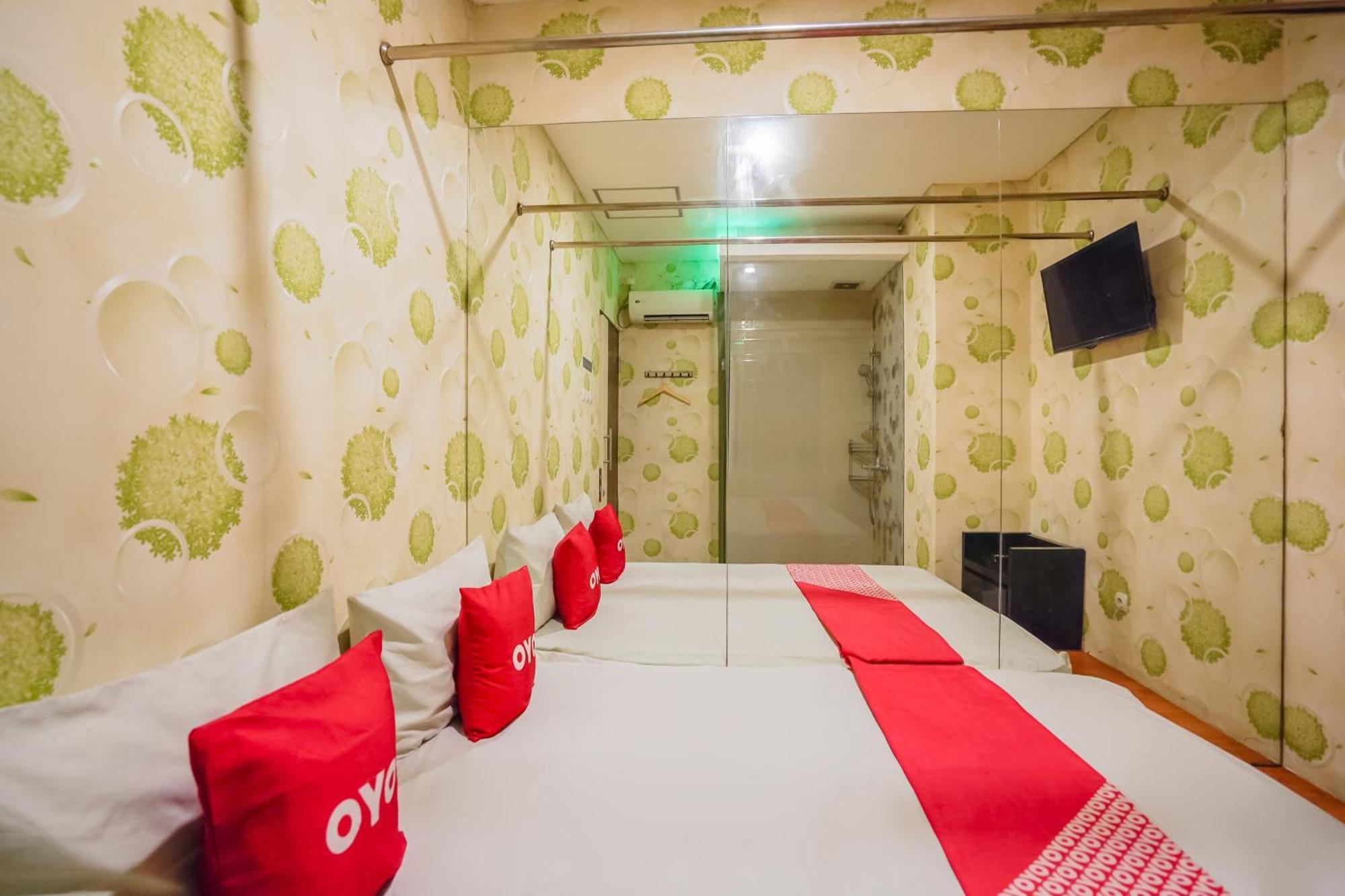 Super Oyo Capital O 92633 Spring Hotel Gubeng Surabaya Exterior foto