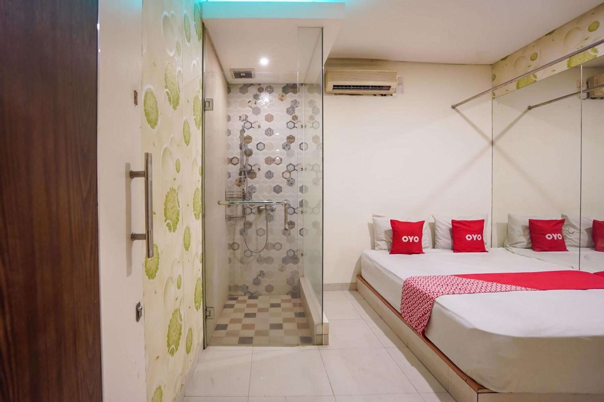 Super Oyo Capital O 92633 Spring Hotel Gubeng Surabaya Exterior foto